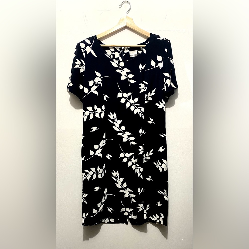 Vintage 90s Newport News easy style Black and White Midi Dress